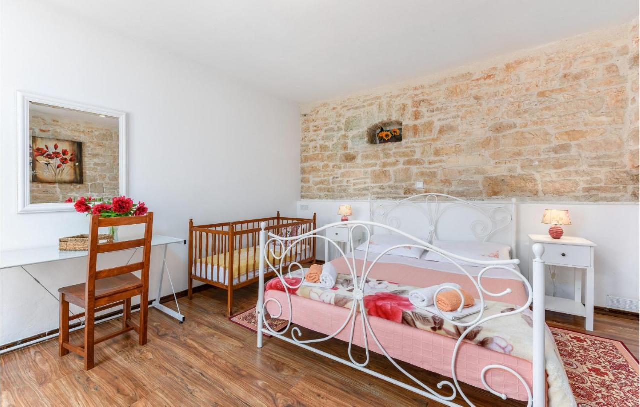 Cozy Home In Pamici With Kitchen エクステリア 写真