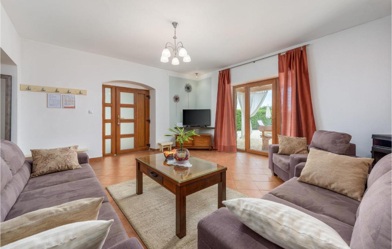 Cozy Home In Pamici With Kitchen エクステリア 写真
