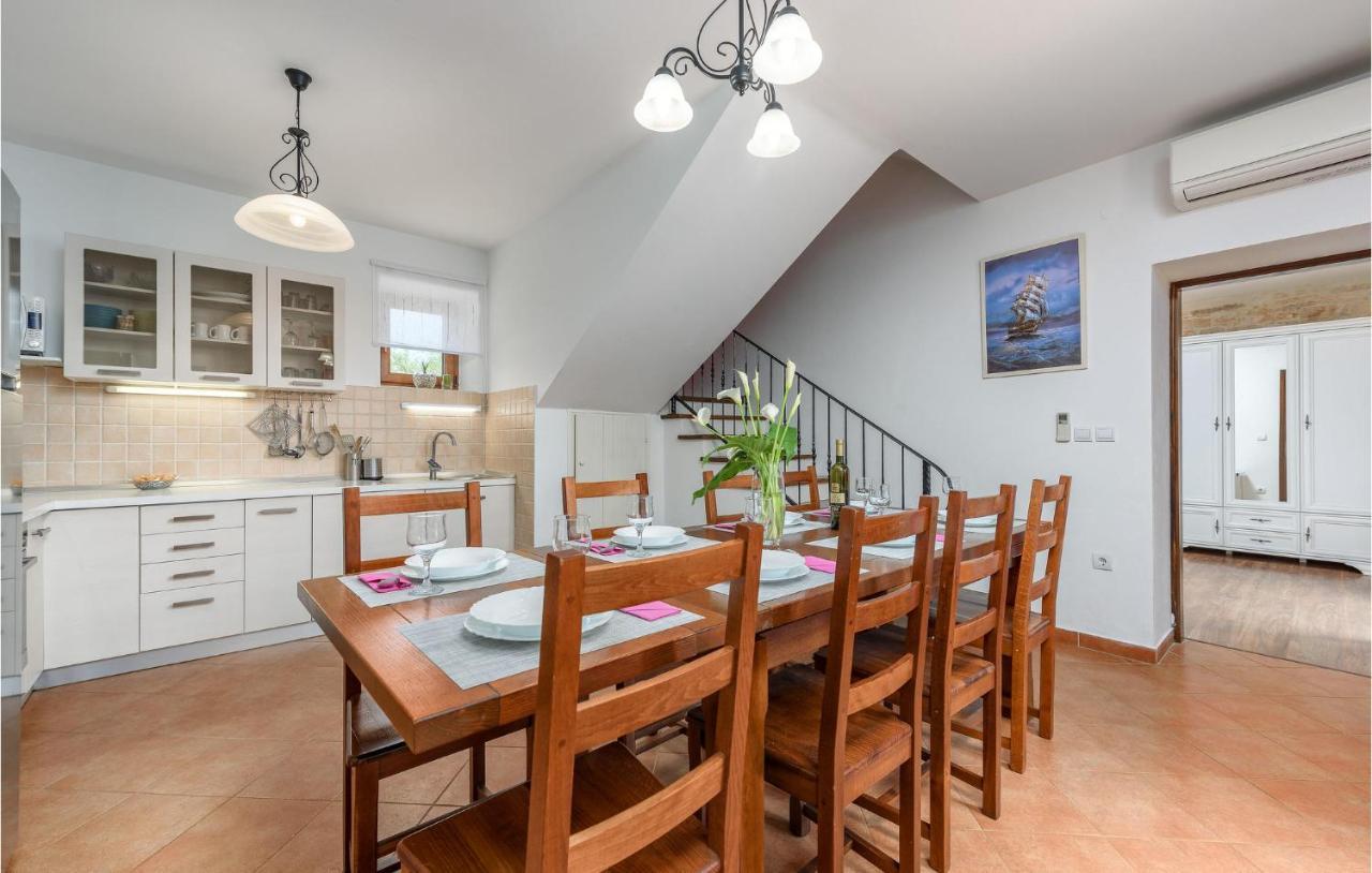 Cozy Home In Pamici With Kitchen エクステリア 写真