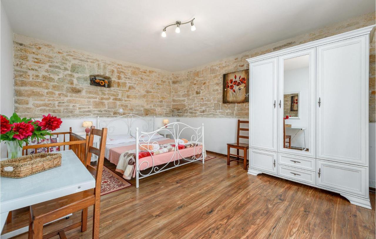 Cozy Home In Pamici With Kitchen エクステリア 写真