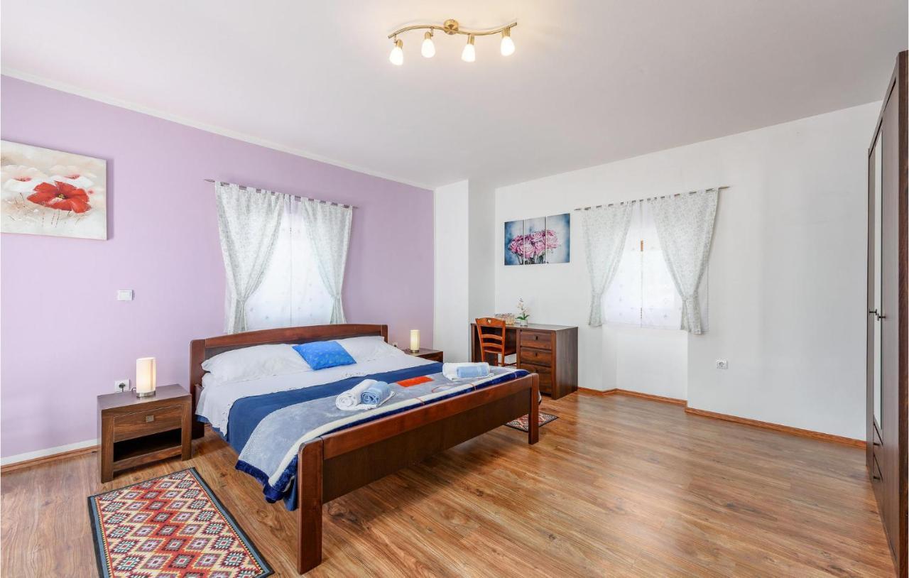Cozy Home In Pamici With Kitchen エクステリア 写真