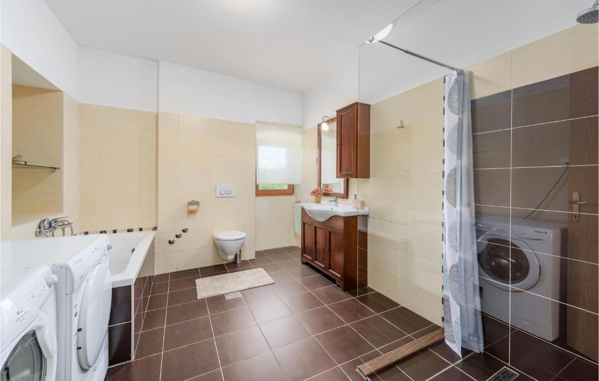 Cozy Home In Pamici With Kitchen エクステリア 写真